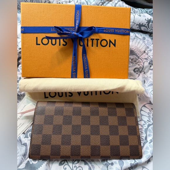 Louis Vuitton Damier Ebene Emelie Wallet - Picture 2 of 15